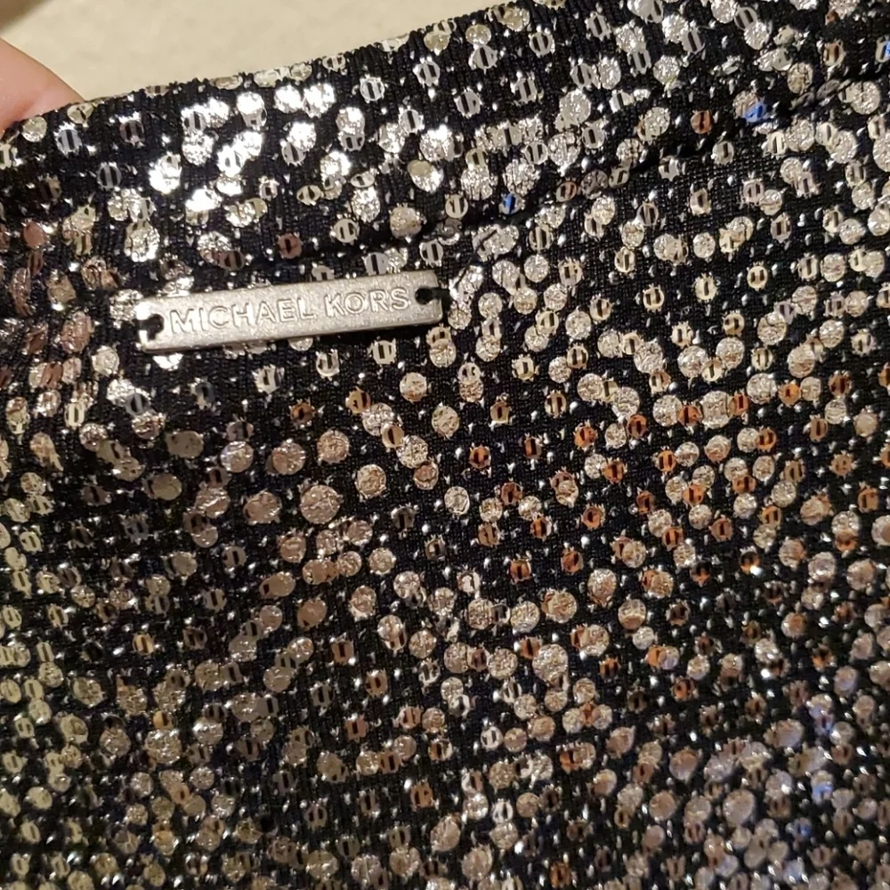 ❤ MICHAEL MICHAEL KORS LONG SLEEEVED COLD SHOULDER SHINY FISHSCALE PATTERN TOP